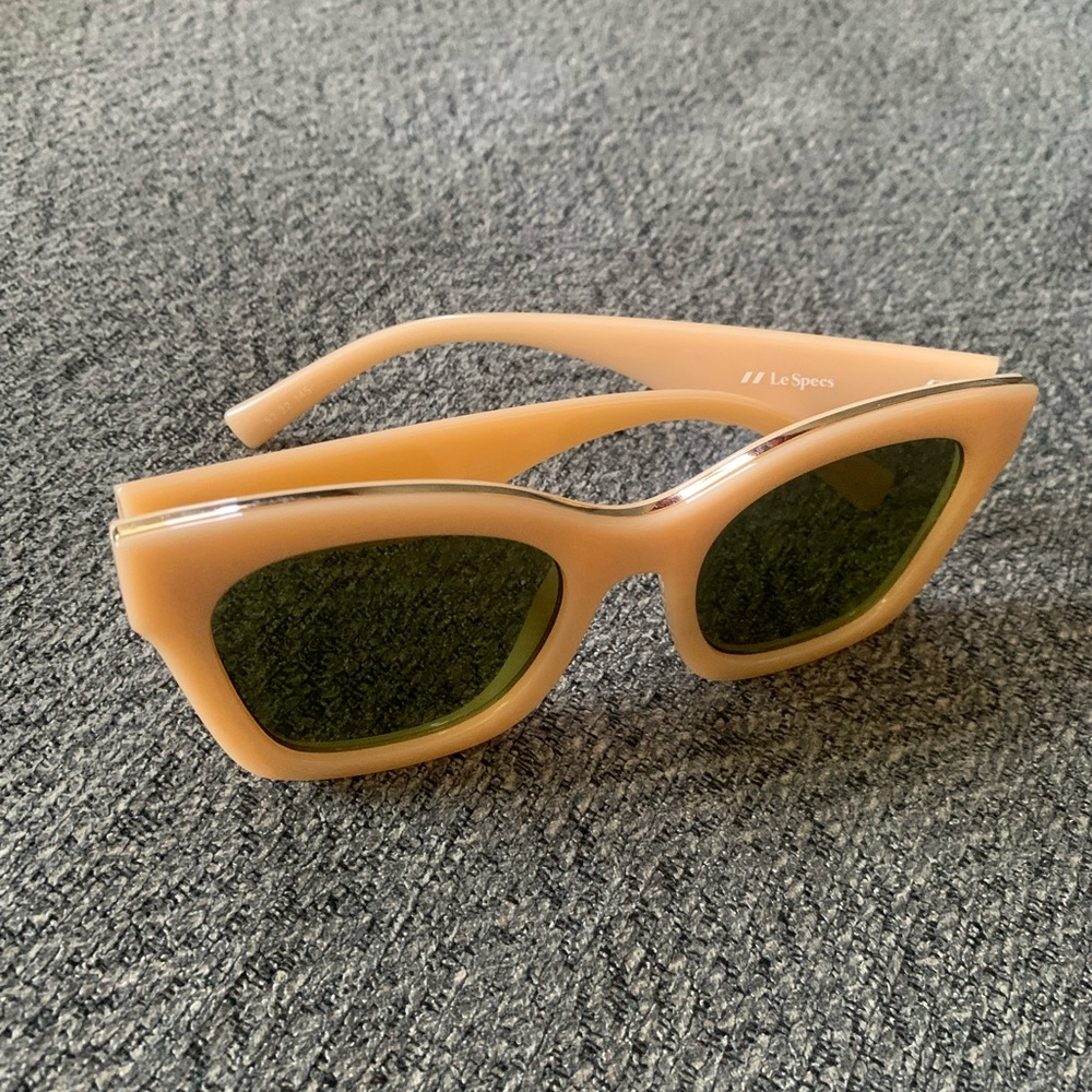 Le Specs Light Peach Retro Showstopper Sunglasses